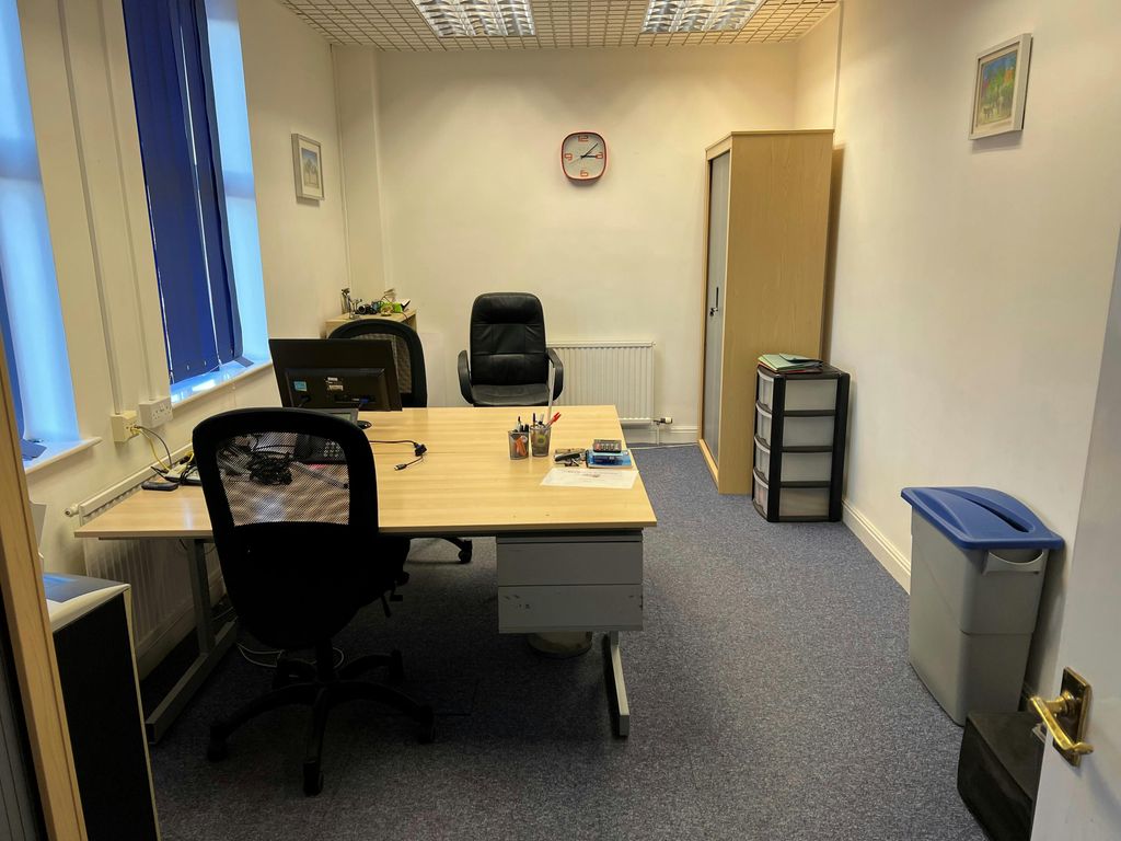 Property photo 2 of 11 Office 1