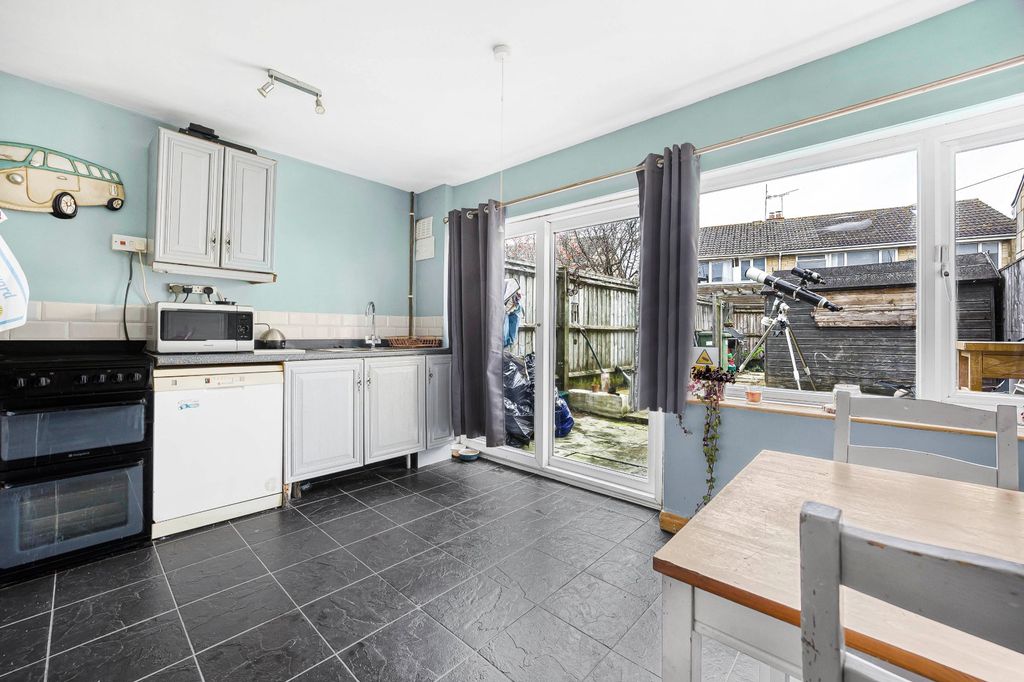 Property photo 3 of 9 Kitchen