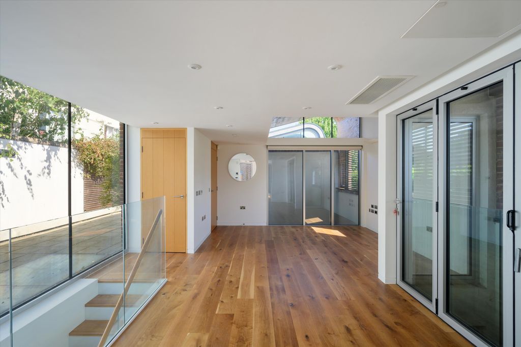 Property photo 3 of 18 Image