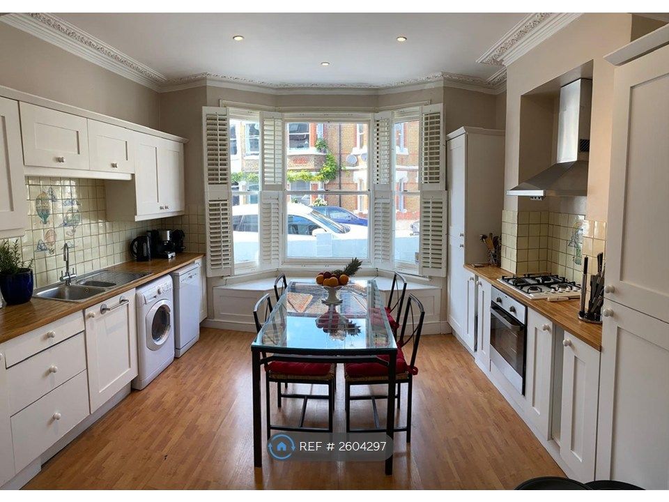 Property photo 2 of 9 Kitchen