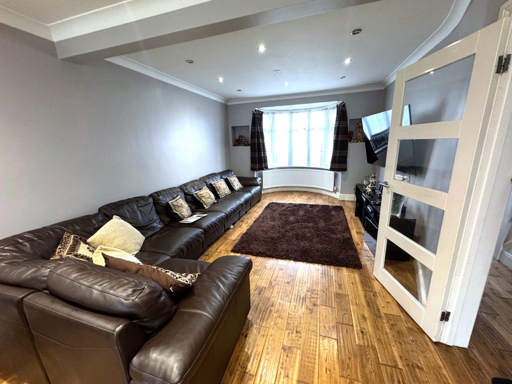 Property photo 2 of 18 Gallery