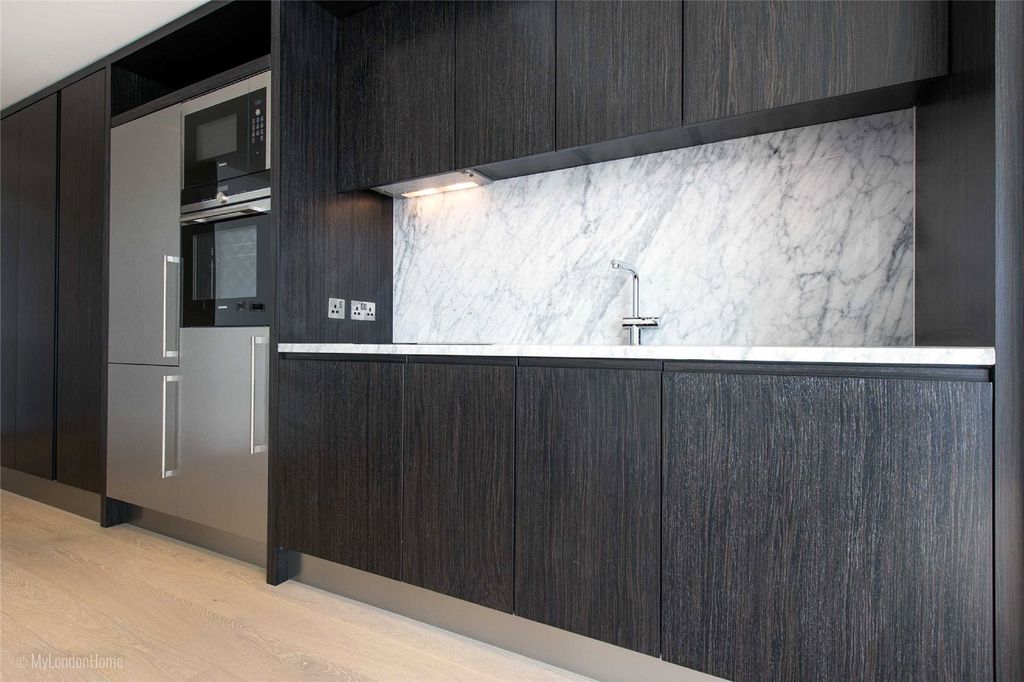 Property photo 2 of 11 Kitchen