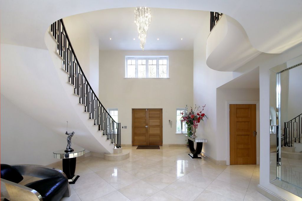 Property photo 2 of 18 Reception Hall