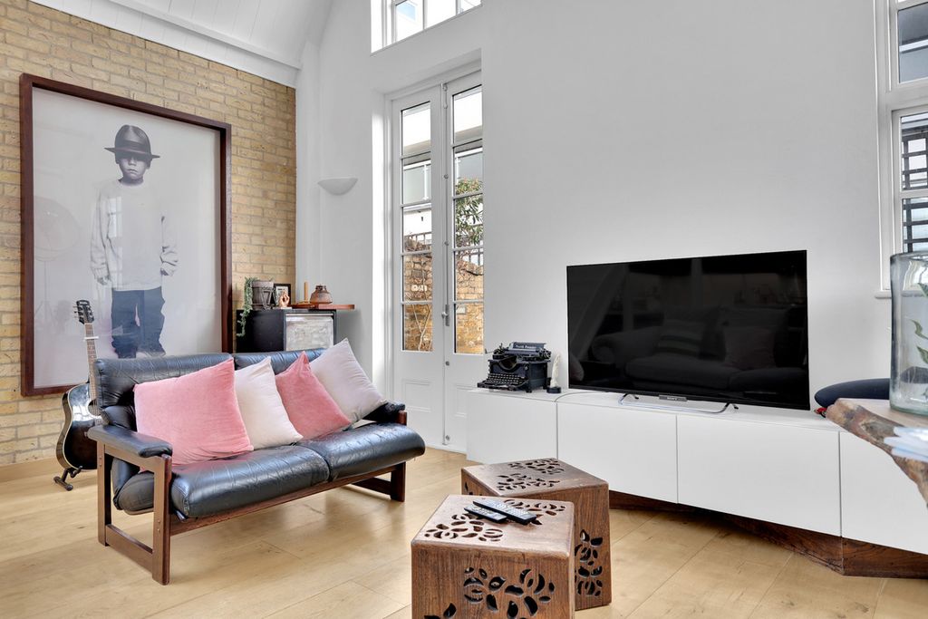 Property photo 3 of 33