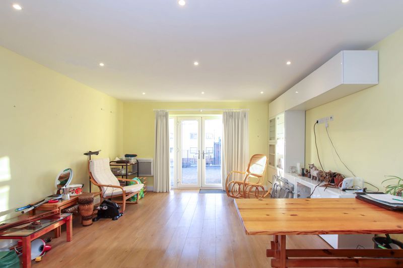 Property photo 2 of 10 Photo 9