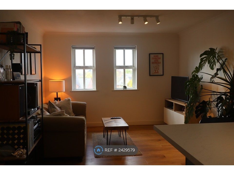 Property photo 2 of 22 Living Room