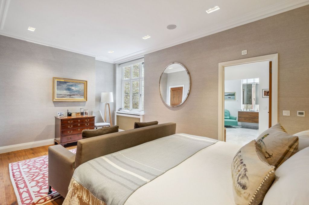 Property photo 3 of 19 Principal Bedroom