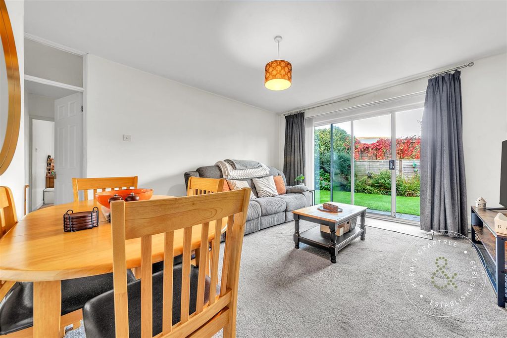 Property photo 3 of 23 Fairwood-Road-08.Jpg