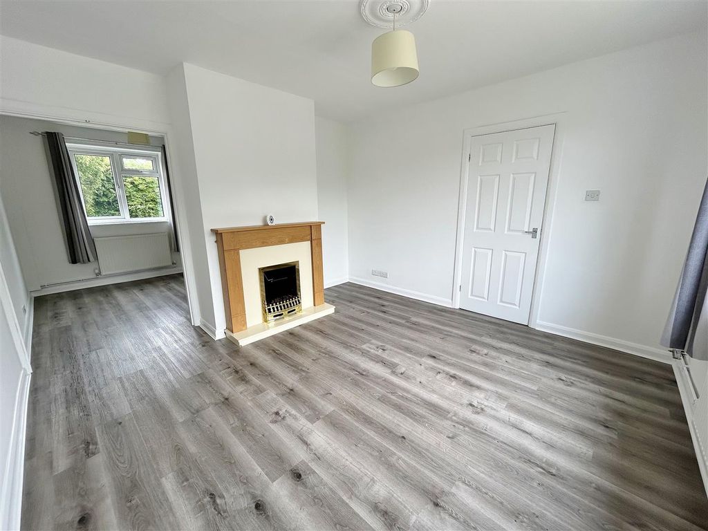 Property photo 3 of 12 Lounge