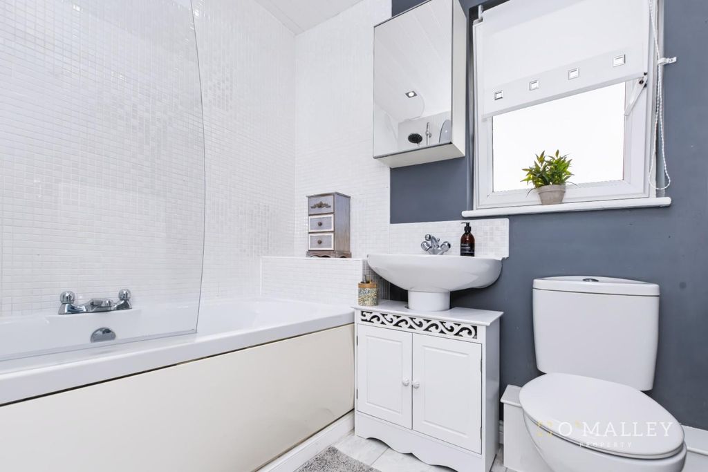 Property photo 2 of 13 Bathroom