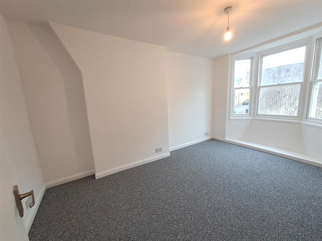 Property photo 2 of 13 Bedroom One.Jpg