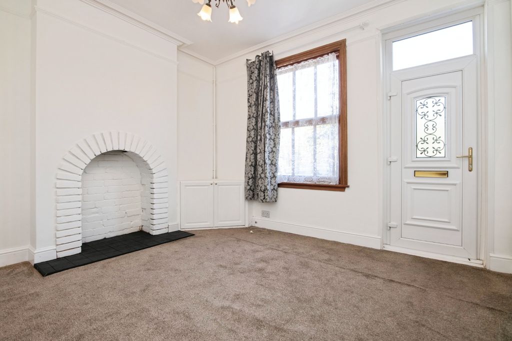 Property photo 3 of 14