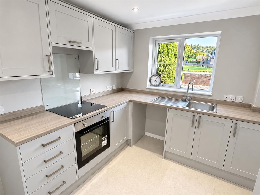 Property photo 2 of 18 Kitchen