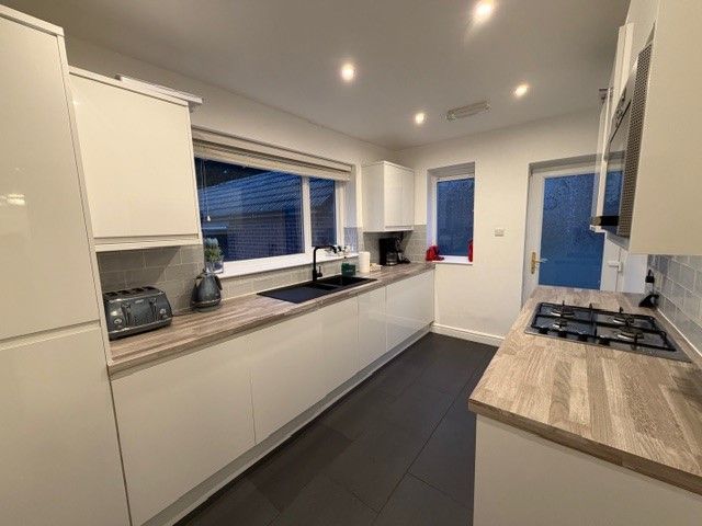 Property photo 2 of 10 Kitchen