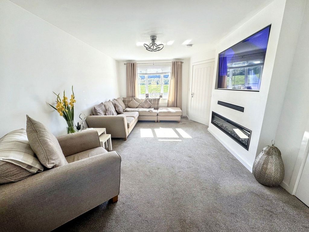 Property photo 2 of 26
