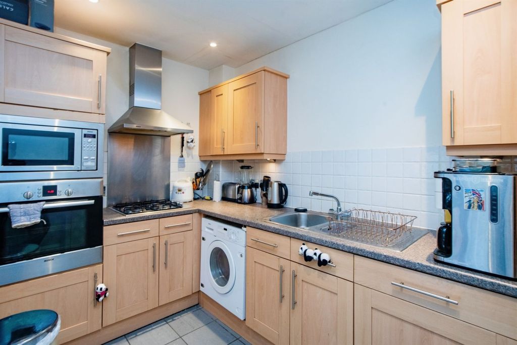 Property photo 3 of 8 Kitchen