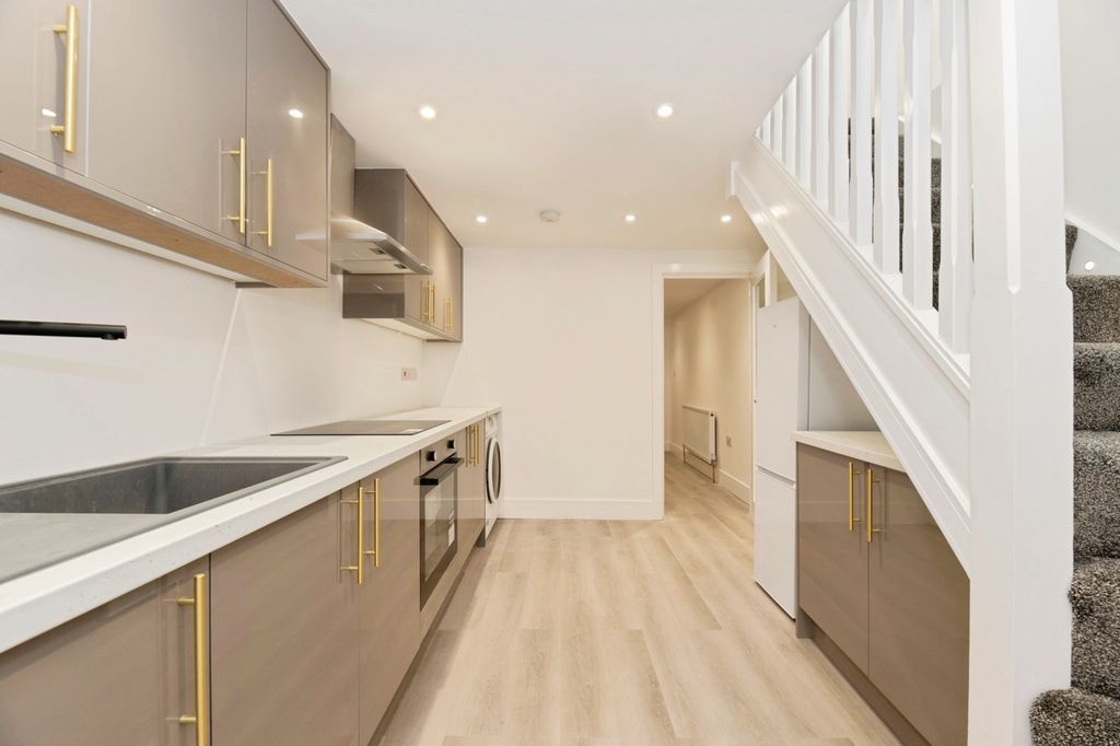 Property photo 2 of 11 Pbox-Img.Jpg