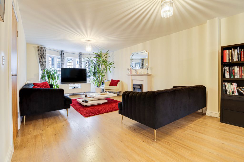 Property photo 2 of 18 Living Room