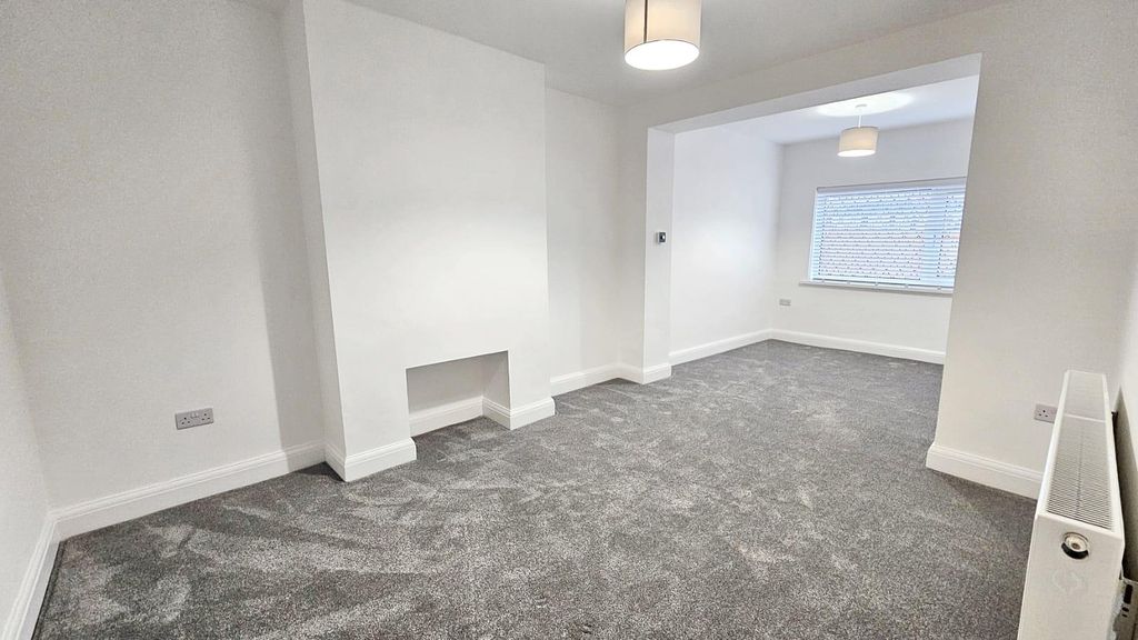 Property photo 2 of 12 Whatsapp Image 2025-11-13 At 15.30.18 (3).Jpeg