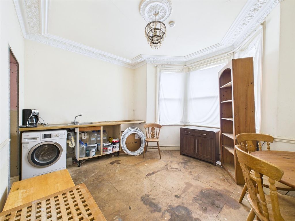 Property photo 3 of 18 3 - Block Of 5 Flats.Jpg