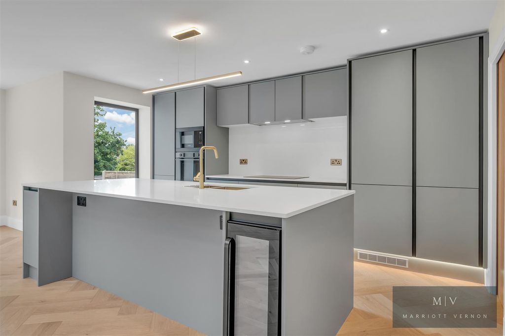 Property photo 2 of 22 Croham Mount 16 MV-5.Jpg