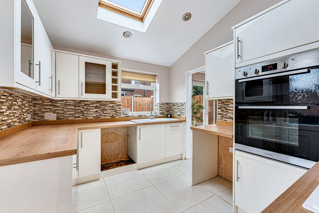 Property photo 2 of 27