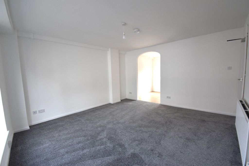 Property photo 2 of 8 Tiverton Seddons