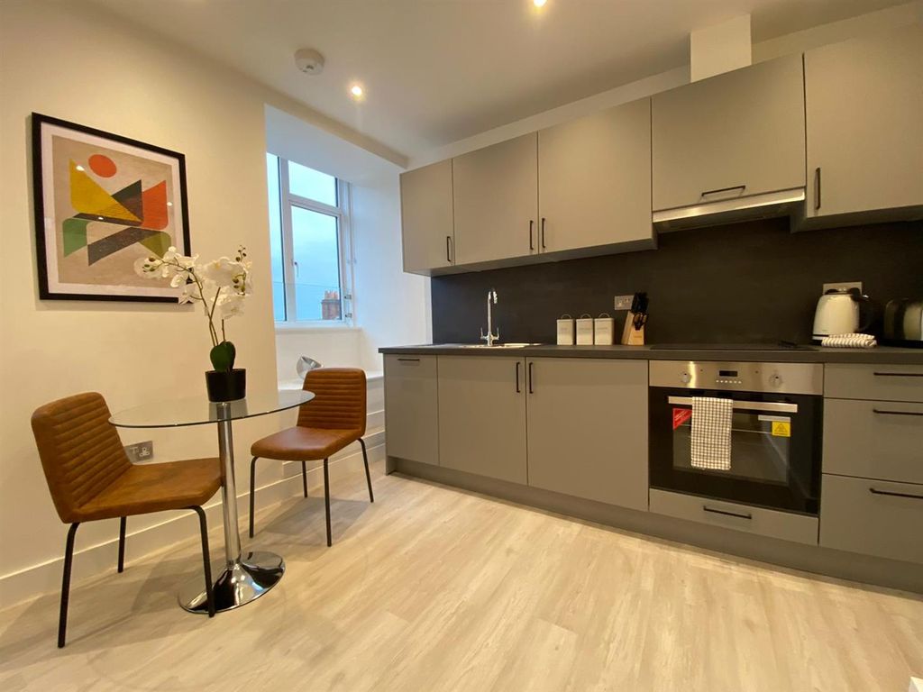 Property photo 2 of 6 Broadway House