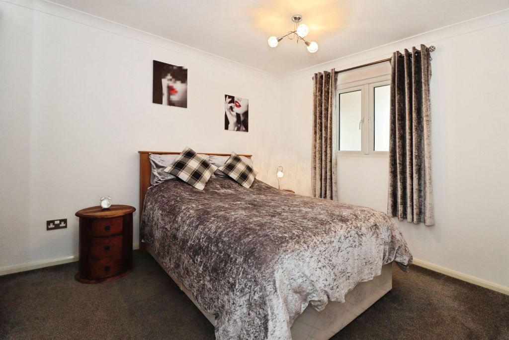 Property photo 3 of 12