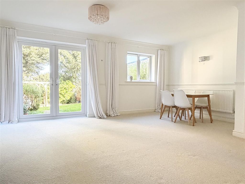 Property photo 2 of 21