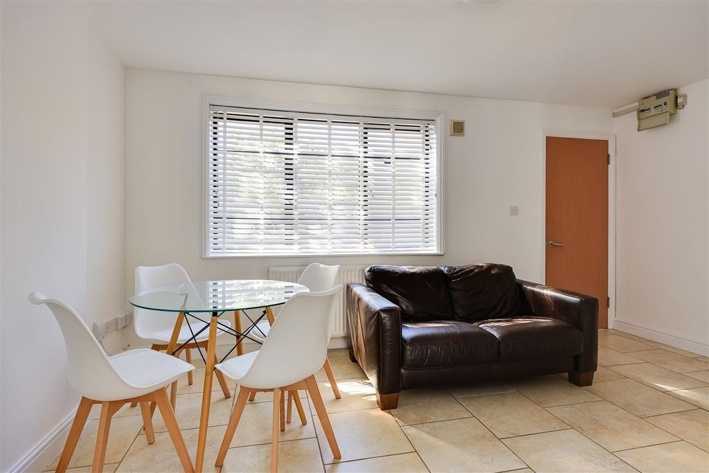 Property photo 2 of 12 Img (5).Jpg