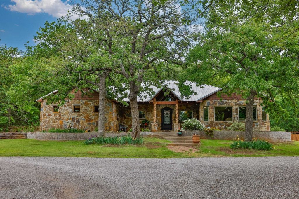 Property photo 1 of 30