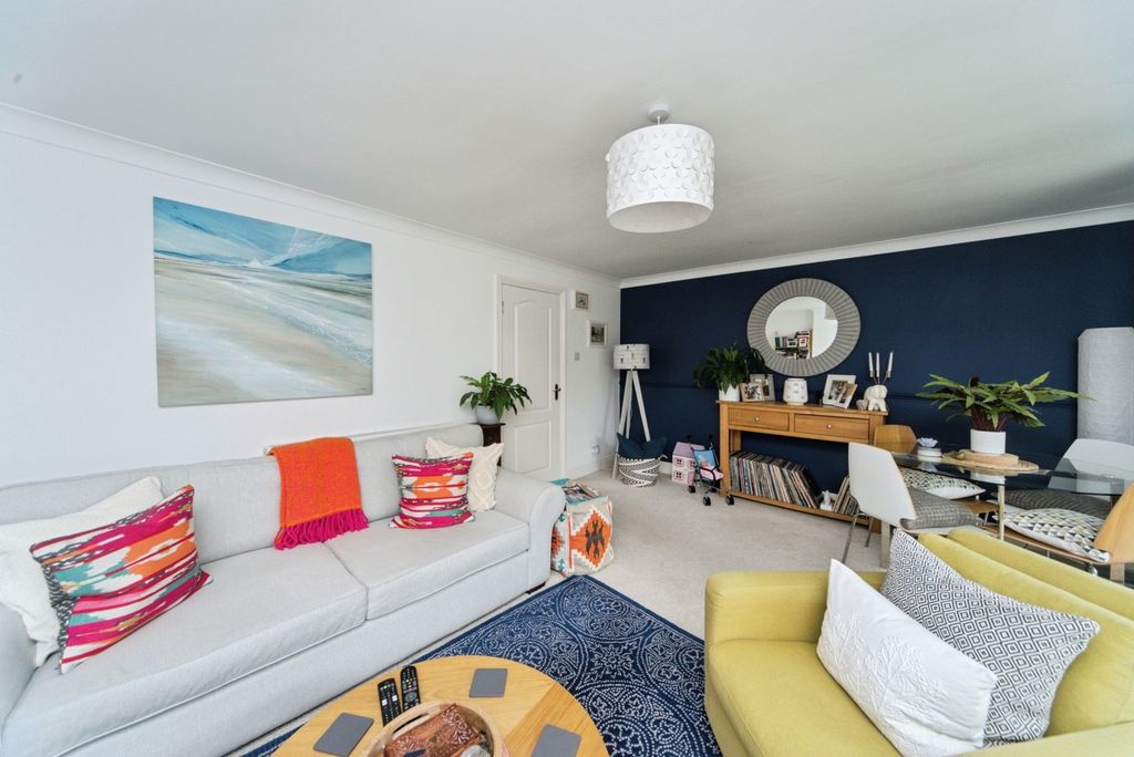 Property photo 3 of 17 Photo