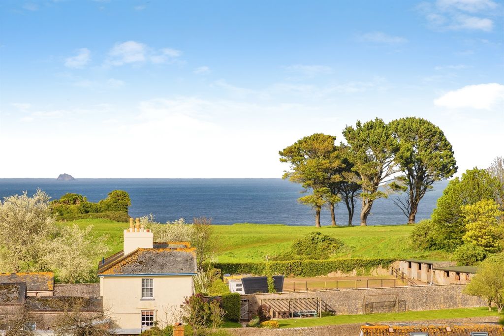 Property photo 3 of 23