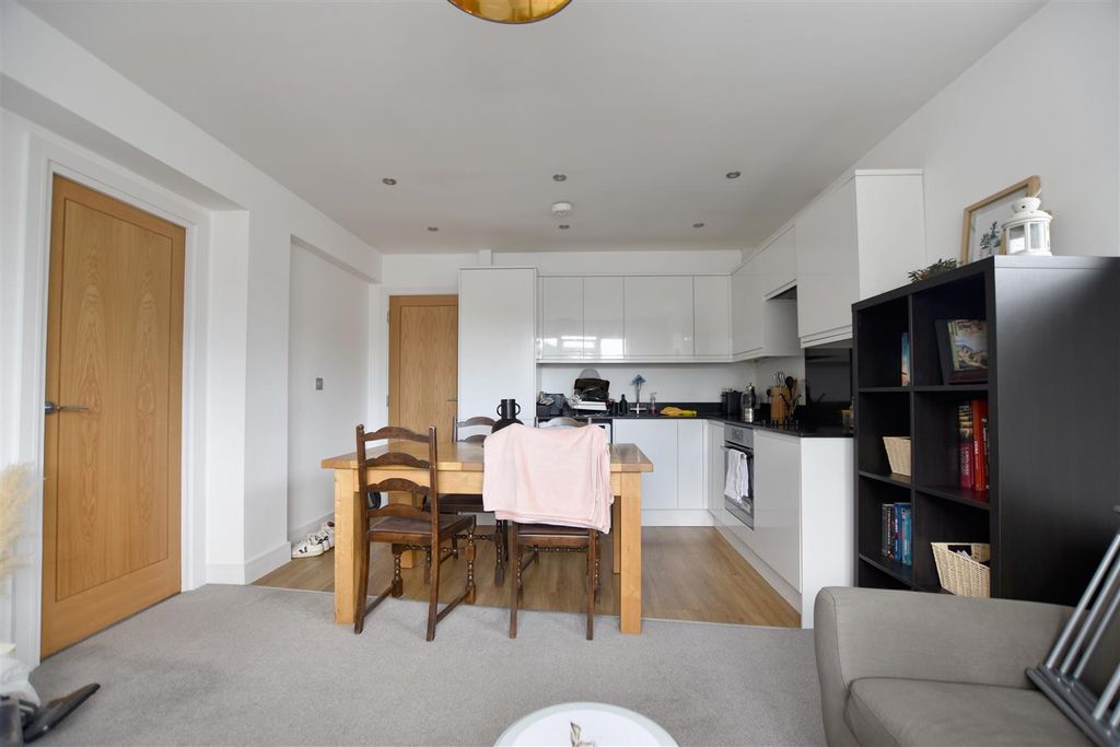 Property photo 3 of 7 Kitchen1.Jpg