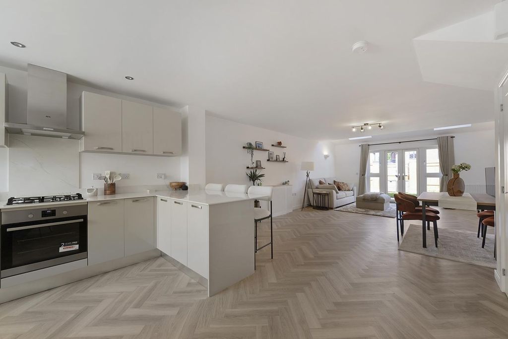 Property photo 2 of 17 11Orchard02.Jpg