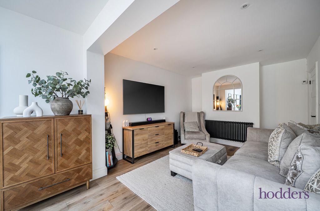 Property photo 3 of 18 Df4Ac0d2-B6F3-4A6...