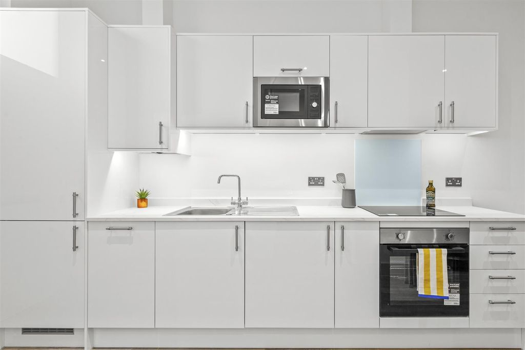 Property photo 3 of 11 Kitchen