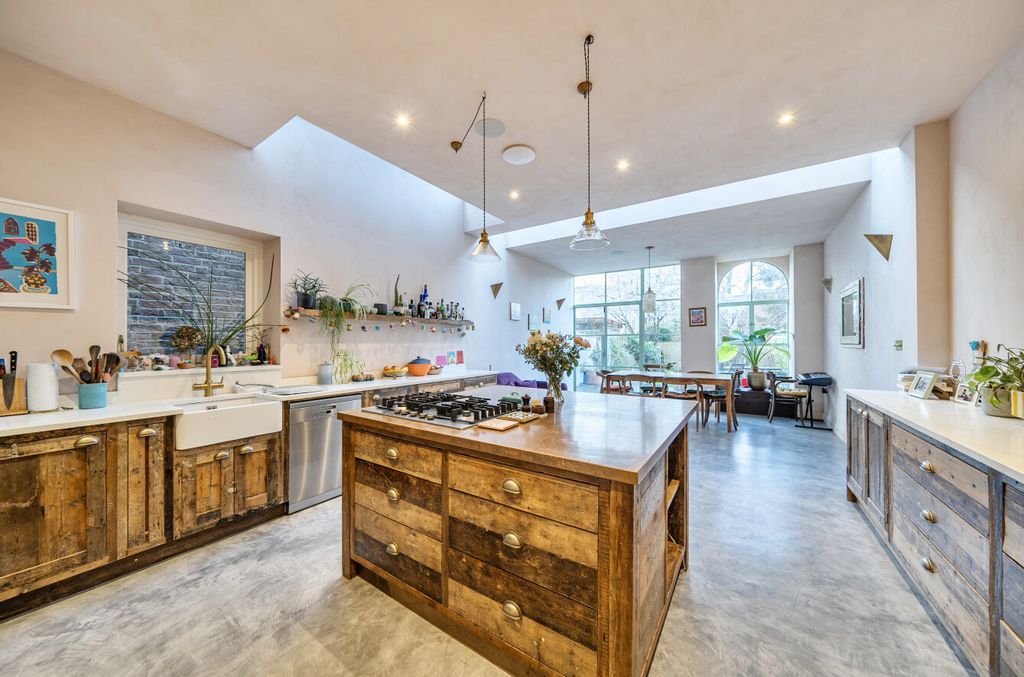 Property photo 1 of 25 1420952-20-69A1Da...