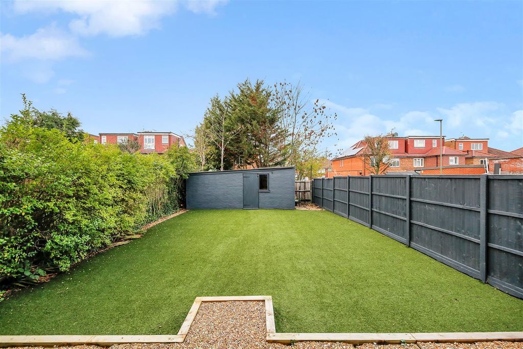 Property photo 3 of 22 Garden