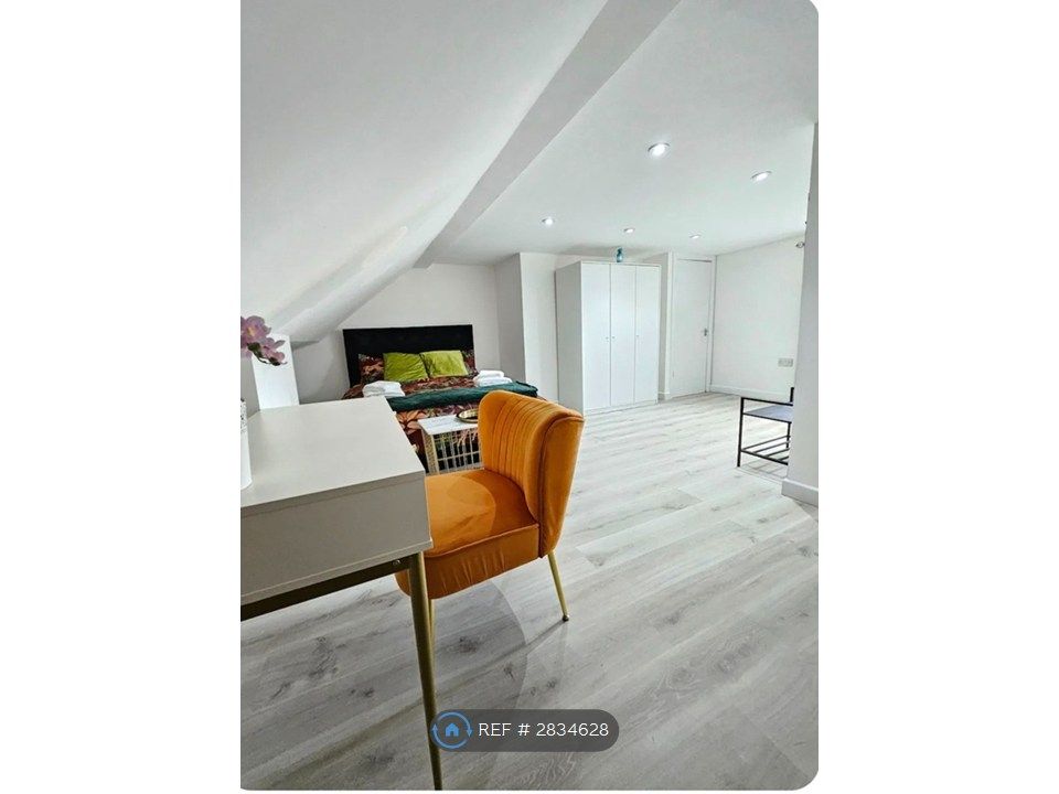 Property photo 2 of 7 Ensuit £650/Month