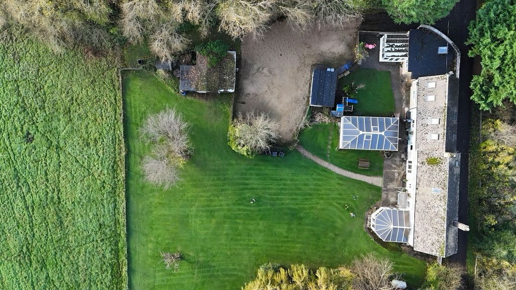 Property photo 2 of 33 Img_7495_1763218363807.Jpeg