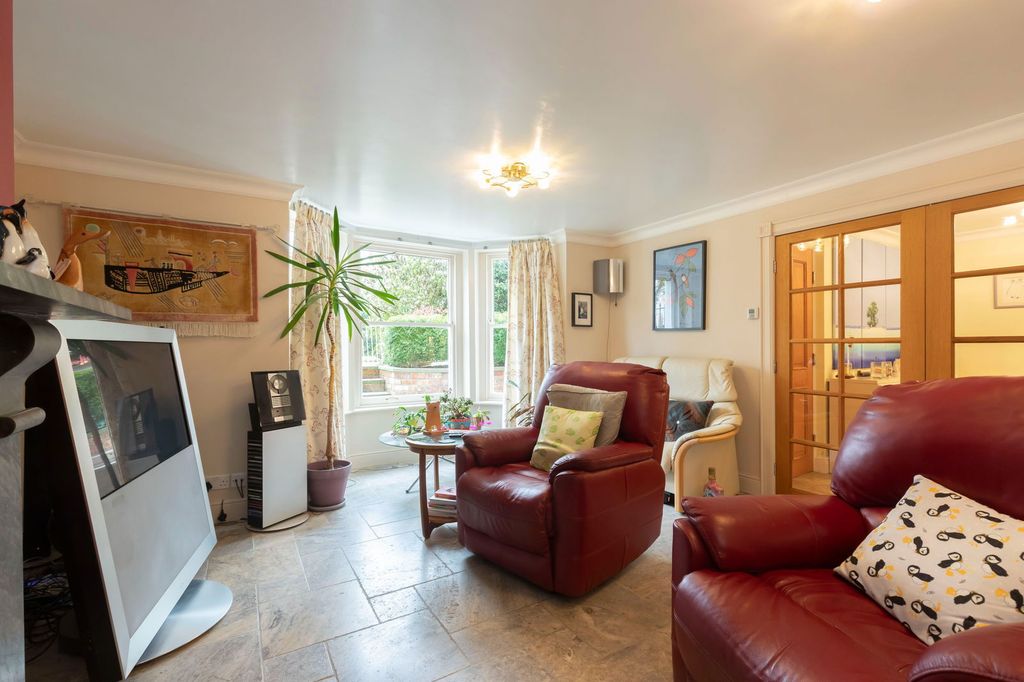 Property photo 3 of 19