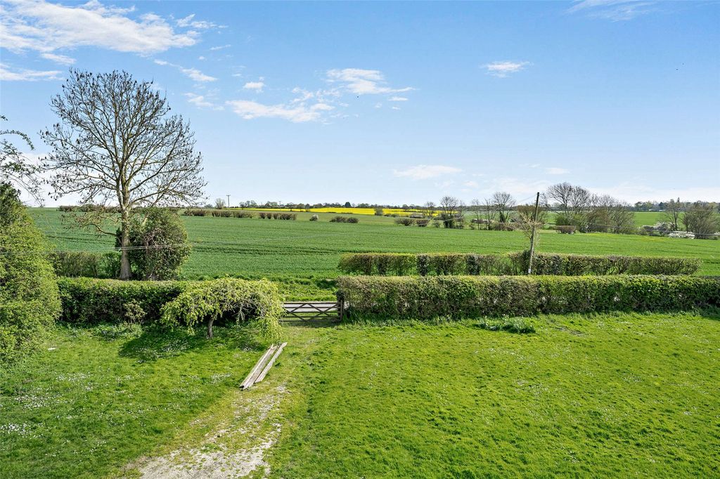 Property photo 3 of 18 Grounds