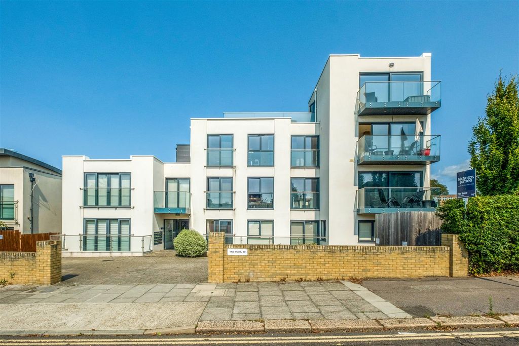 Property photo 1 of 20 Flat 2 The Point-2.Jpg
