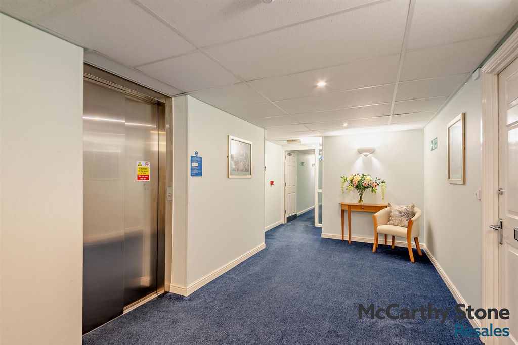 Additional image 21 of 2 bed flat for saleBenedict Court, Western Avenue, Newbury, Berkshire RG14