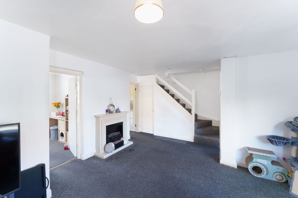 Property photo 3 of 11