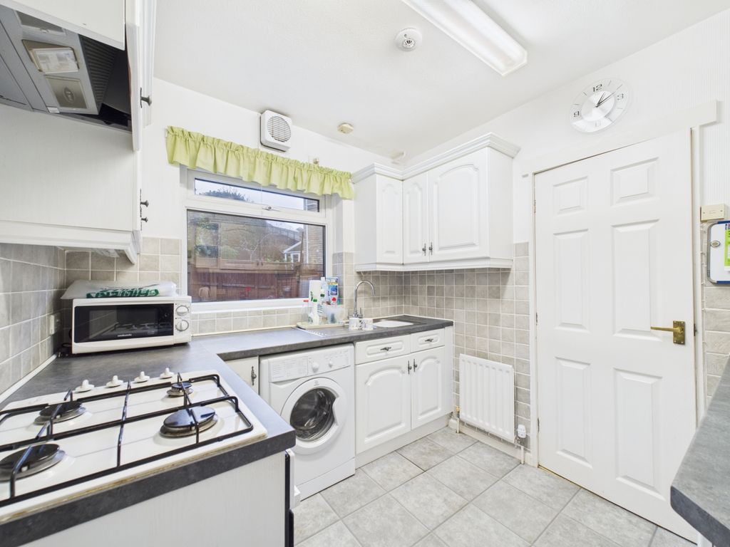 Property photo 3 of 25 Kitchen