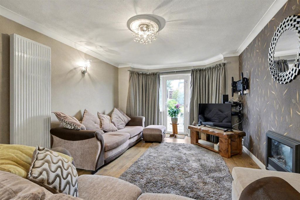 Property photo 2 of 22 Lounge_2.Jpeg