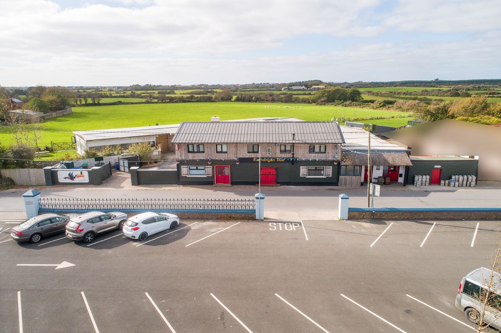 Property photo 3 of 32